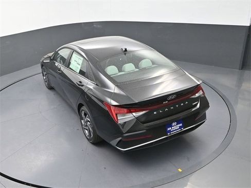 New 2026 Hyundai Elantra Limited image 28