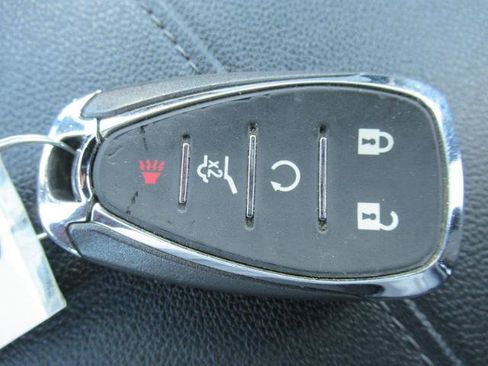 Used 2022 Chevrolet Traverse LT FWD image 32