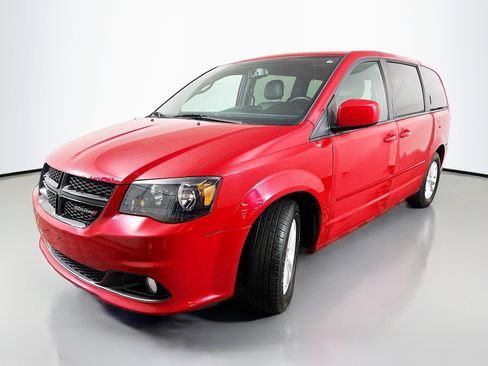 Used 2016 Dodge Grand Caravan SXT image 3