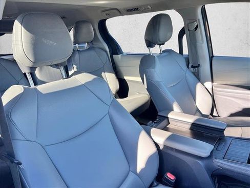 Certified 2021 Toyota Sienna XLE image 24