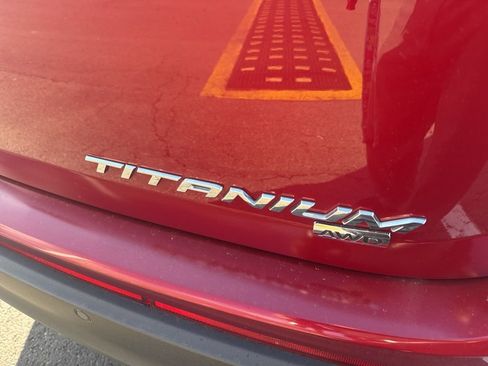 Used 2018 Ford Edge Titanium w/ Equipment Group 301A image 6