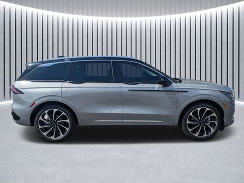 Certified 2024 Lincoln Nautilus Black Label image 2