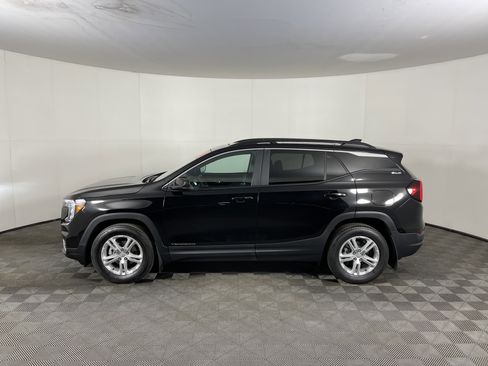 Used 2022 GMC Terrain SLE w/ Driver Convenience Package image 3