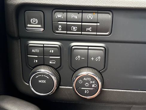 Certified 2025 Chevrolet Tahoe Premier AWD/4WD image 18