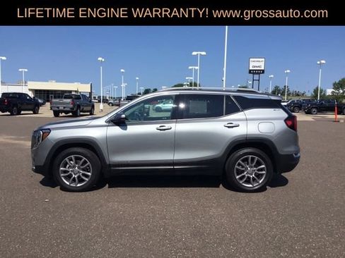 Used 2024 GMC Terrain SLT AWD/4WD image 3