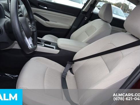 Used 2025 Nissan Altima 2.5 SV FWD image 12