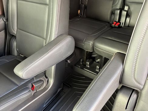 Used 2022 GMC Yukon Denali w/ Denali Premium Package AWD/4WD image 31