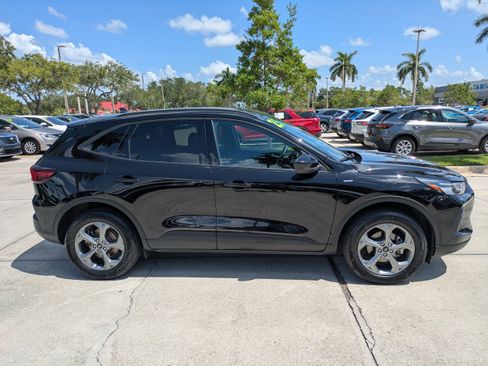 Certified 2025 Ford Escape ST-Line Select AWD/4WD image 3