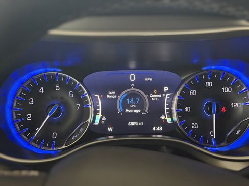 Used 2023 Chrysler Pacifica Touring-L FWD image 32