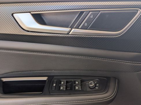 Used 2025 Volkswagen Atlas Cross Sport SEL image 16