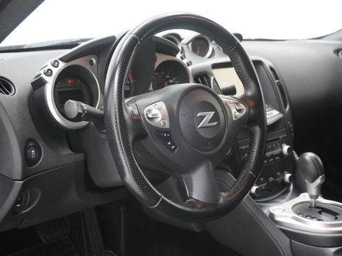 Used 2018 Nissan 370Z Coupe RWD image 9