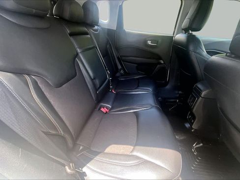 Used 2018 Jeep Compass Latitude w/ Popular Equipment Group FWD image 20