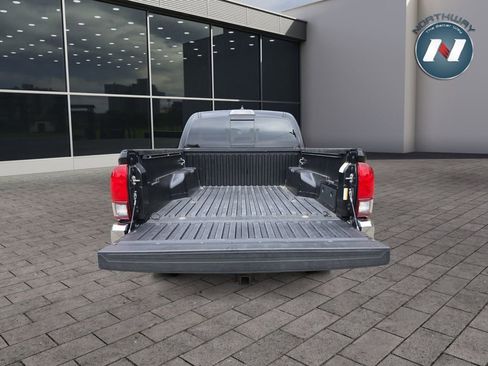 Used 2019 Toyota Tacoma SR5 AWD/4WD image 14