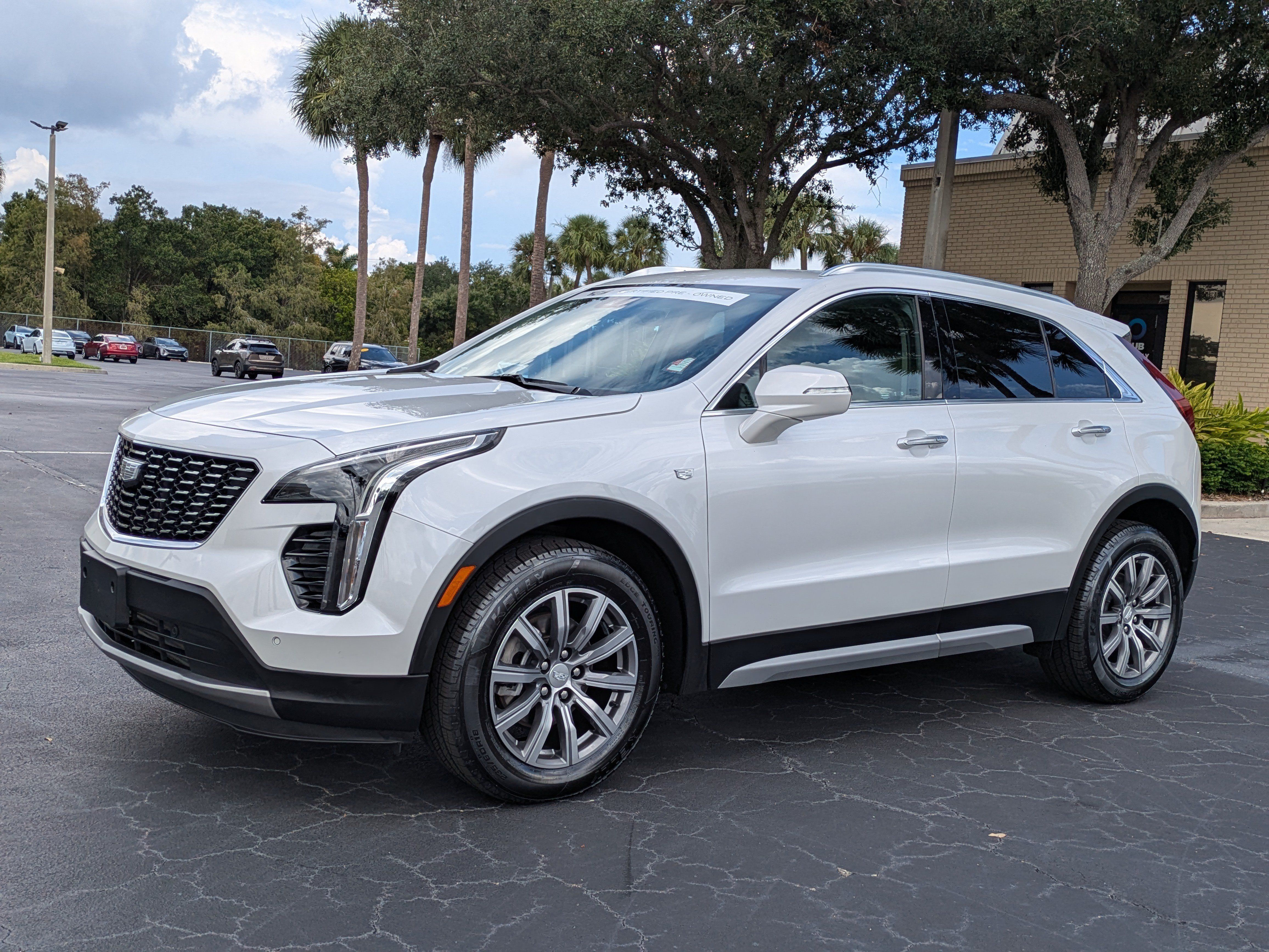 Used 2023 Cadillac XT4 Premium Luxury w/ LPO, Onyx Lite Package AWD/4WD image 2