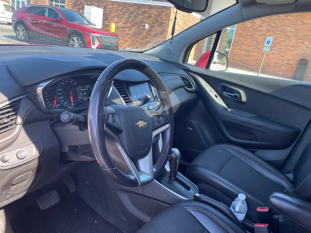 Used 2020 Chevrolet Trax LT w/ Sun & Sound Package FWD image 16