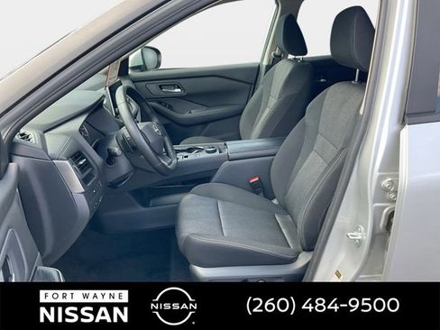 Used 2025 Nissan Rogue SV AWD/4WD image 11