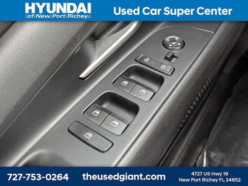 Used 2025 Hyundai Elantra SE w/ Cargo Package FWD image 24
