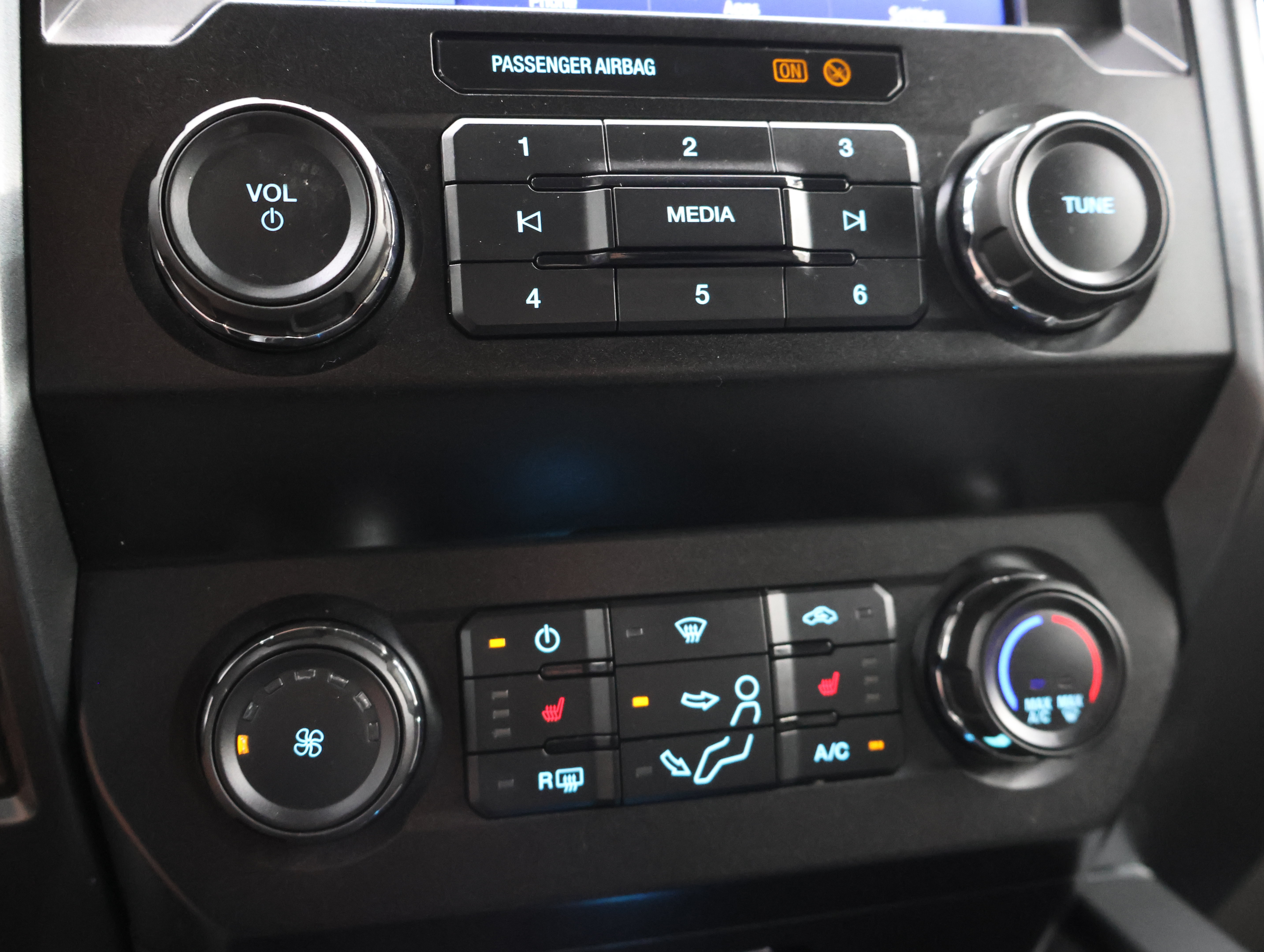 Used 2021 Ford F250 XLT w/ XLT Premium Package AWD/4WD image 45