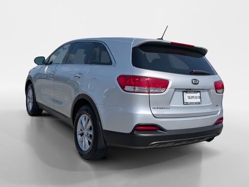Used 2018 Kia Sorento L FWD image 4