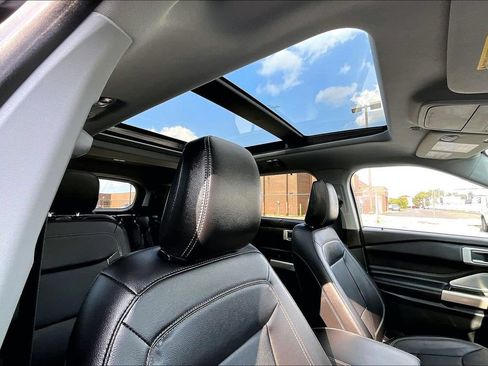 Certified 2023 Ford Explorer Limited w/ Limited Technology Package AWD/4WD image 21