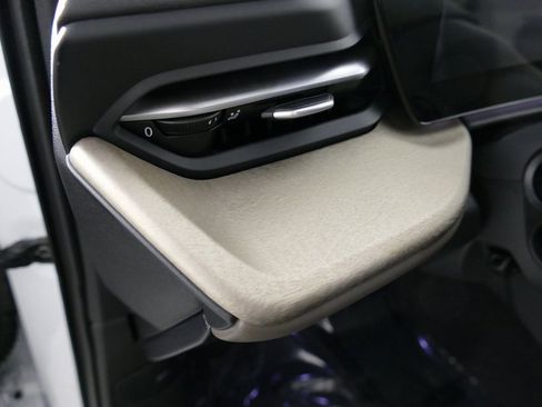 Used 2025 Audi Q5 Premium w/ Convenience Package image 14