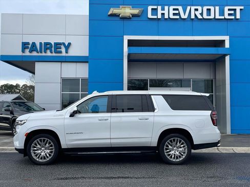 Used 2023 Chevrolet Suburban High Country image 2