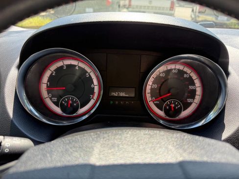 Used 2018 Dodge Grand Caravan SXT image 26