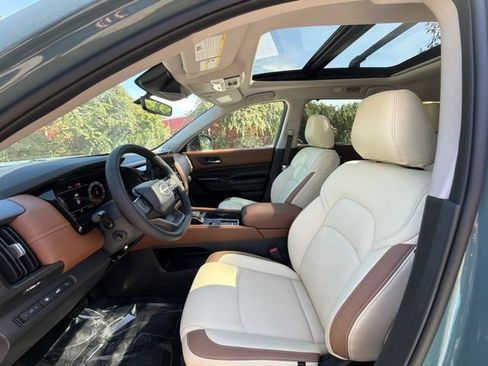 Used 2026 Nissan Pathfinder Platinum w/ Cargo Package FWD image 16