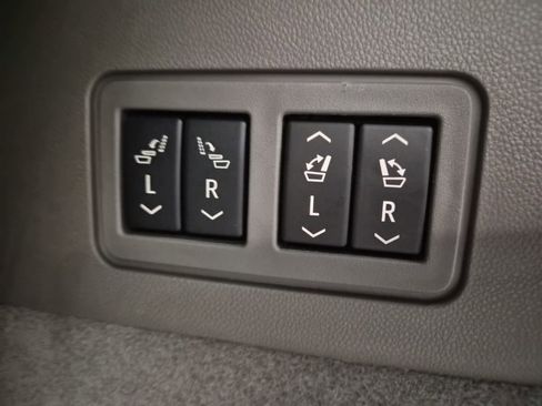 Certified 2025 Cadillac XT6 Premium Luxury image 24