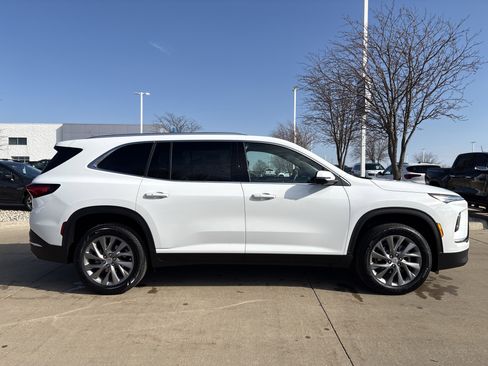 Used 2025 Buick Enclave Preferred image 9
