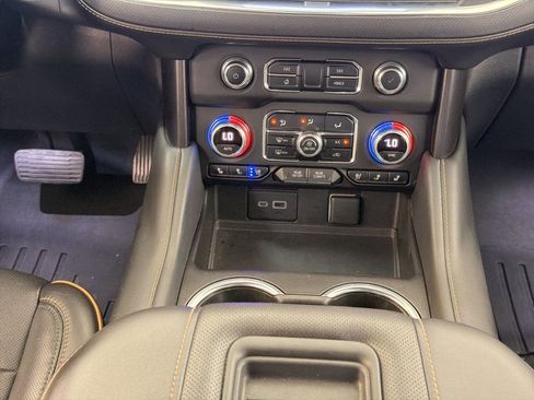 Used 2023 GMC Yukon AT4 w/ Technology Package AWD/4WD image 18