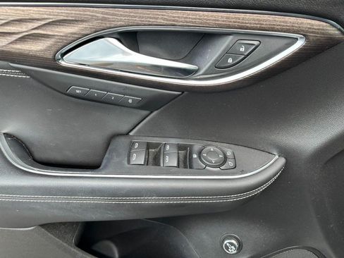 Used 2022 Buick Envision Avenir w/ Technology Package II AWD/4WD image 9