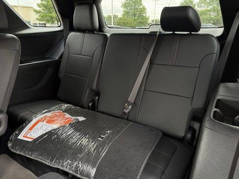 Used 2023 Chevrolet Traverse RS w/ LPO, Floor Liner Package FWD image 33