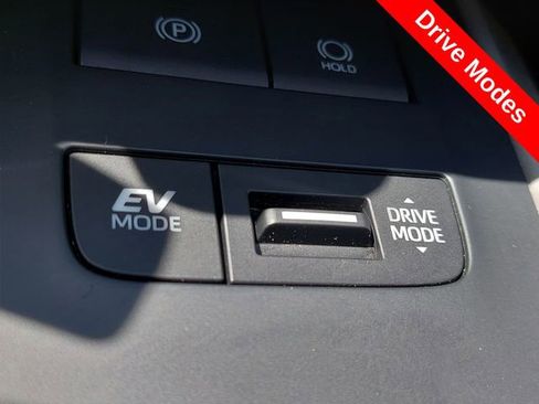 Used 2022 Toyota Venza LE AWD/4WD image 16