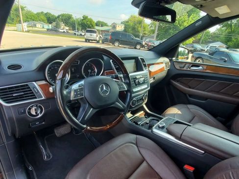Used 2015 Mercedes-Benz GL 450 4MATIC image 32