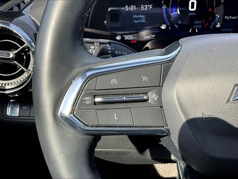 Used 2025 Chevrolet Equinox LT AWD/4WD image 12