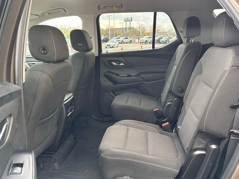 Used 2020 Chevrolet Traverse LT w/ Driver Confidence II Package AWD/4WD image 18