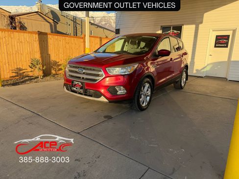 Used 2017 Ford Escape SE image 3