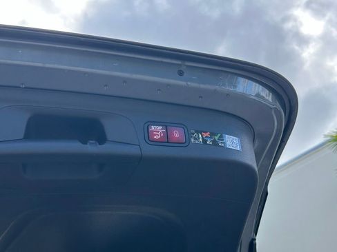 Used 2025 Mercedes-Benz GLE 450e 4MATIC image 41