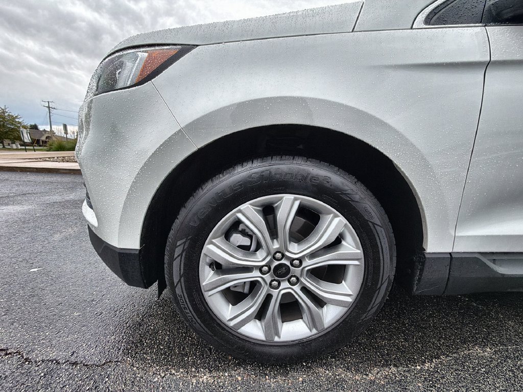 Used 2024 Ford Edge Titanium AWD/4WD image 16