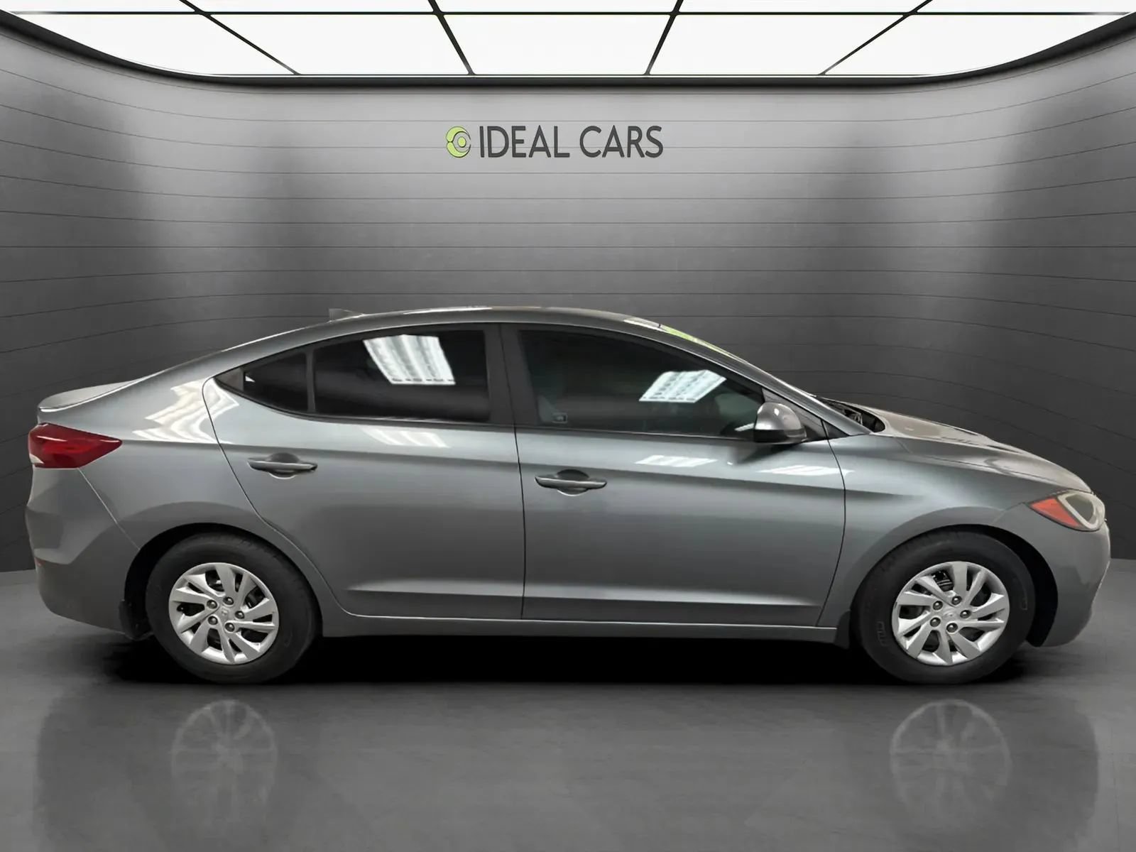 Used 2017 Hyundai Elantra SE FWD image 4