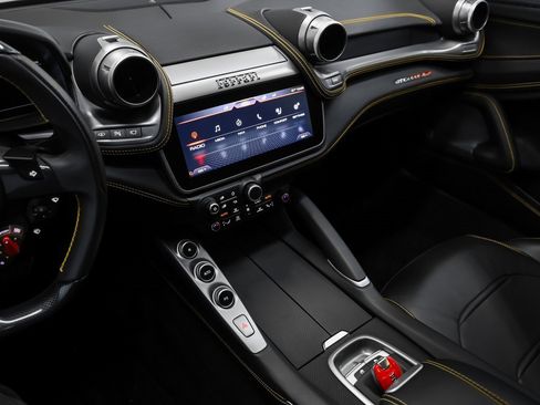 Used 2018 Ferrari GTC4Lusso image 59