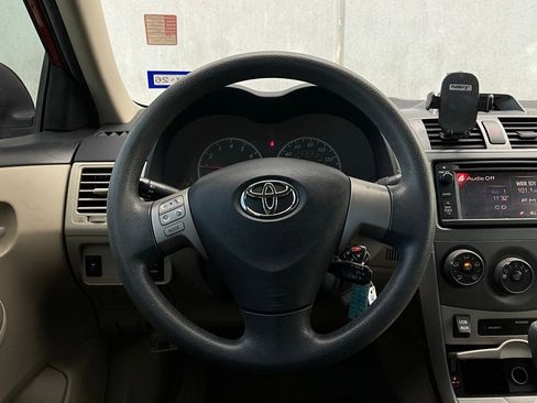Used 2013 Toyota Corolla LE image 26