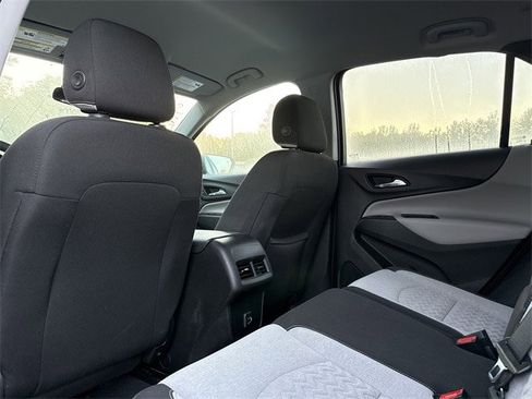 Used 2022 Chevrolet Equinox LS image 10