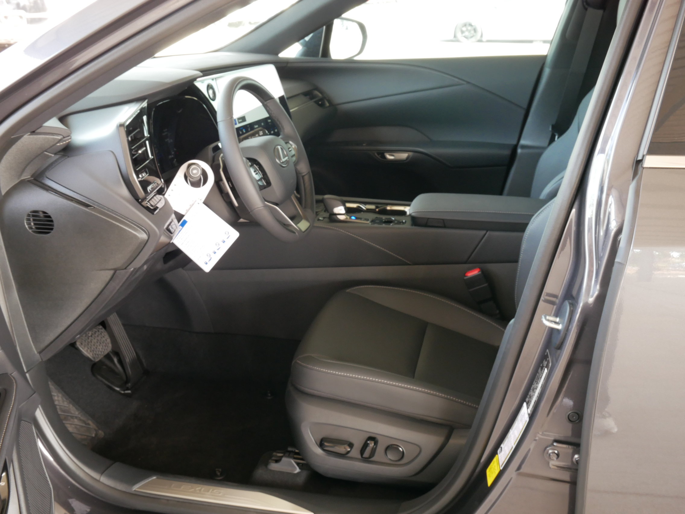 New 2026 Lexus RX 350h w/ Convenience Package AWD/4WD image 4