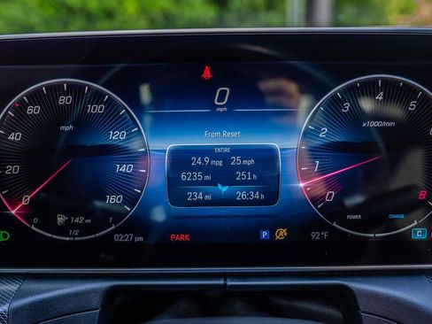 Used 2023 Mercedes-Benz C 300 Sedan image 10