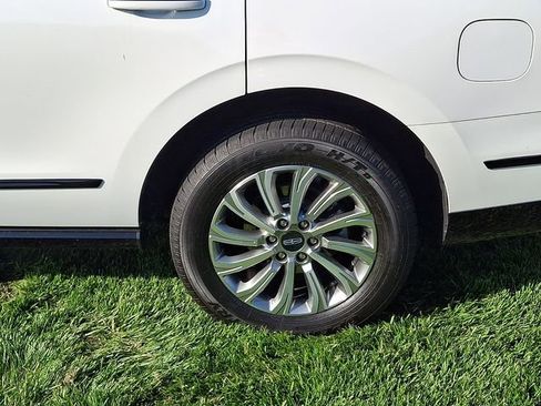 Used 2024 Lincoln Navigator Premiere image 28