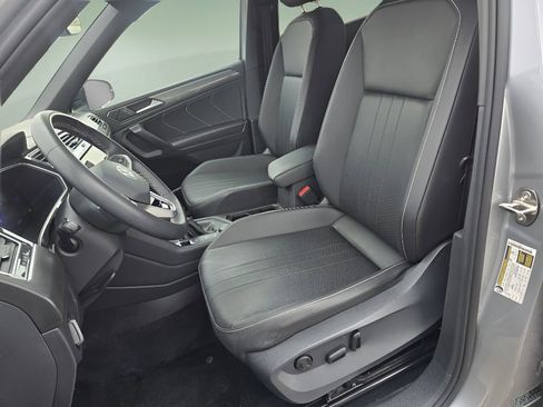 Used 2023 Volkswagen Tiguan SE R-Line image 13