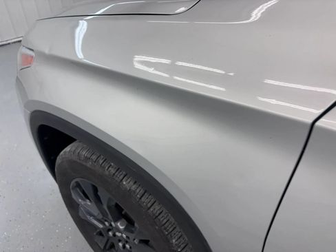 Used 2021 Chevrolet Traverse RS FWD image 19