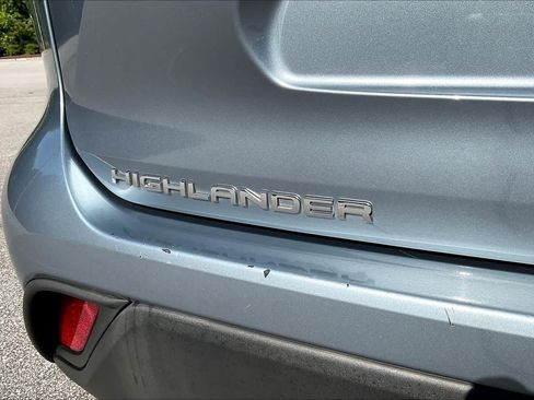 Used 2022 Toyota Highlander XLE FWD image 31